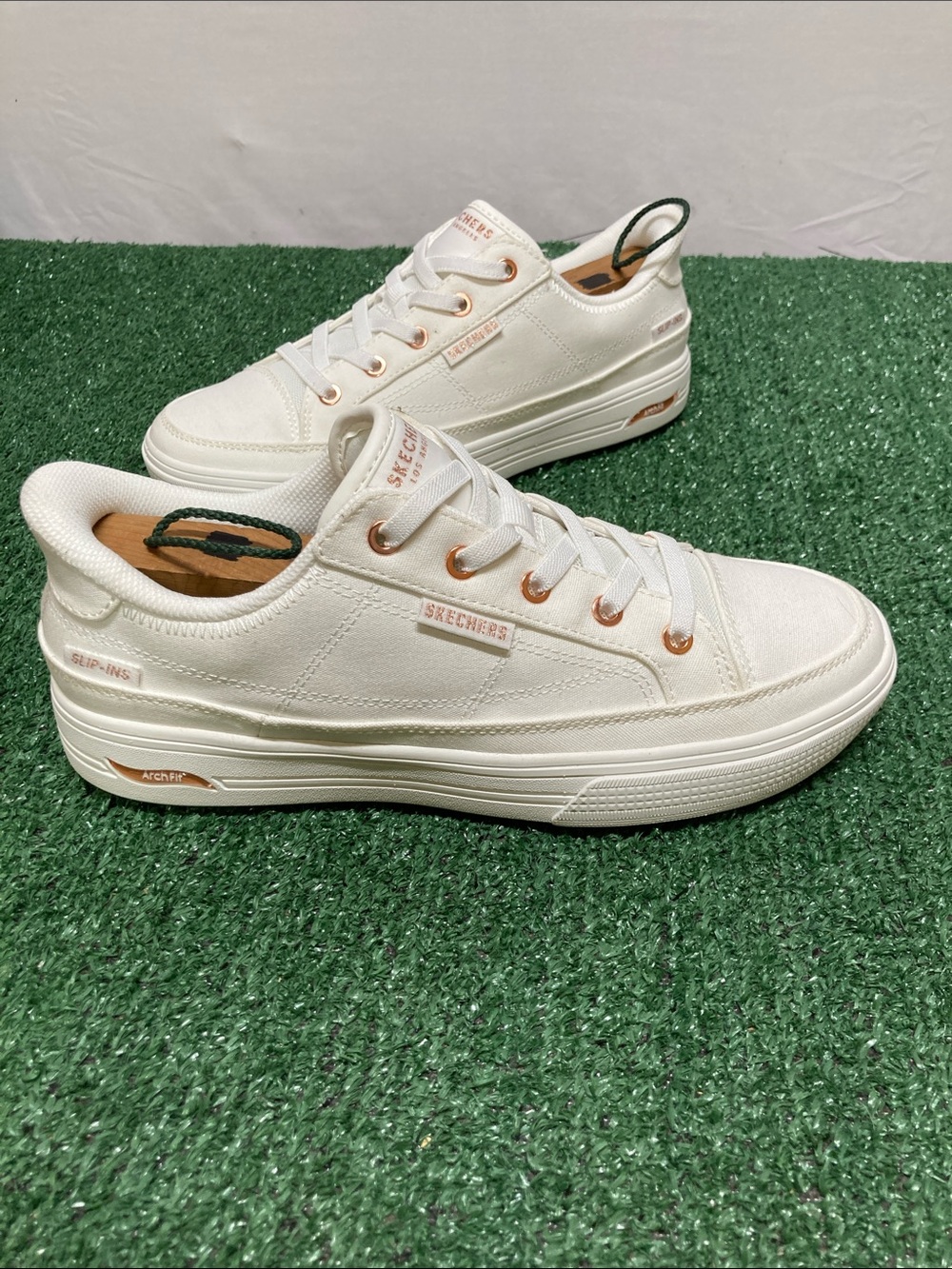 Skechers Women's Canvas Low-Top slip-in Sneakers 117197 sz 8.5 (OKPM-09-19)
